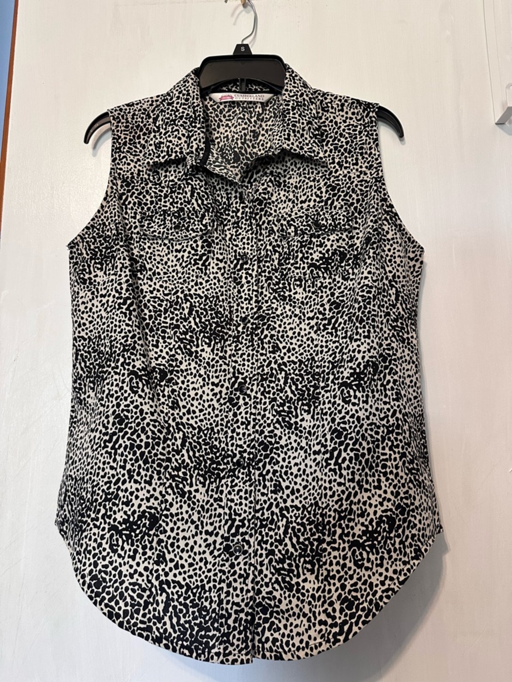 Women’s Cumberland Outfitters Sleeveless Blouse / Shirt, Size Medium